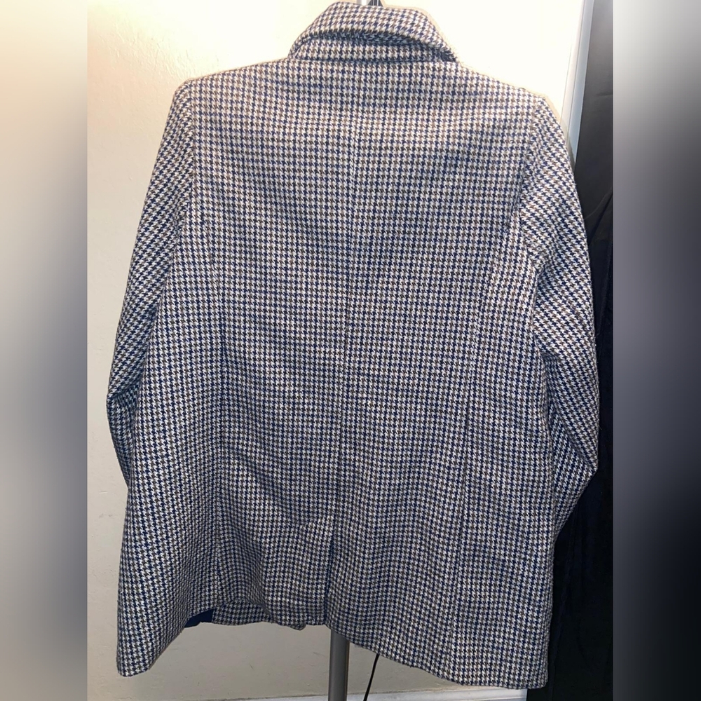 Blazer - Picture 2 of 2